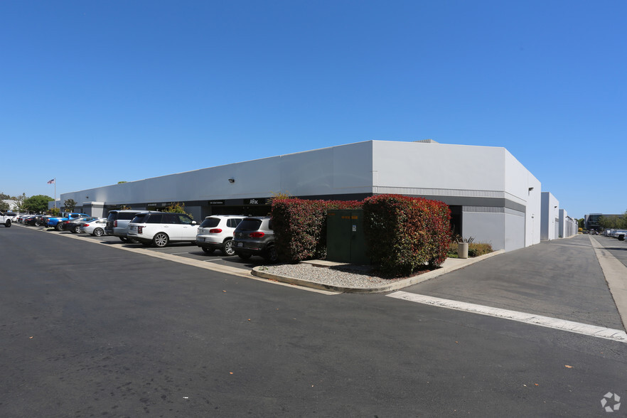 10541 Calle Lee, Los Alamitos, CA for lease - Primary Photo - Image 1 of 8