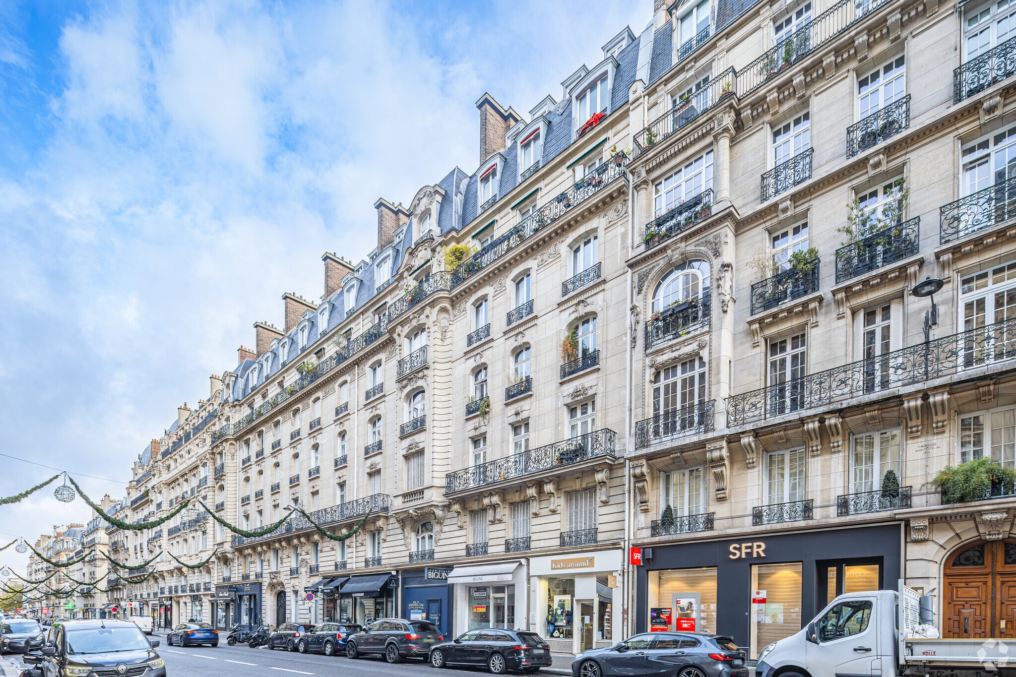 Retail in Paris for lease Primary Photo- Image 1 of 11