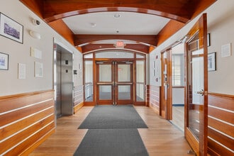 222 Severn Ave, Annapolis, MD à louer Photo intérieure- Image 1 de 10