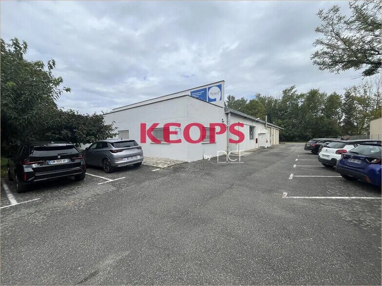 Flex in Saint-Alban for lease - Building Photo - Image 1 of 6