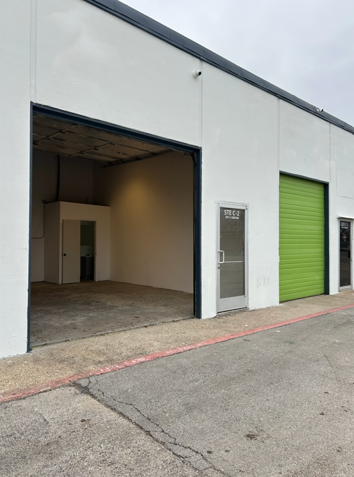104-142 S Collins St, Arlington, TX for lease Interior Photo- Image 1 of 6