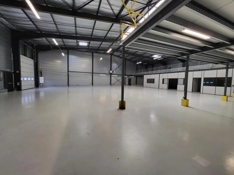 Flex in Saint-Quentin-Fallavier for lease - Interior Photo - Image 3 of 7