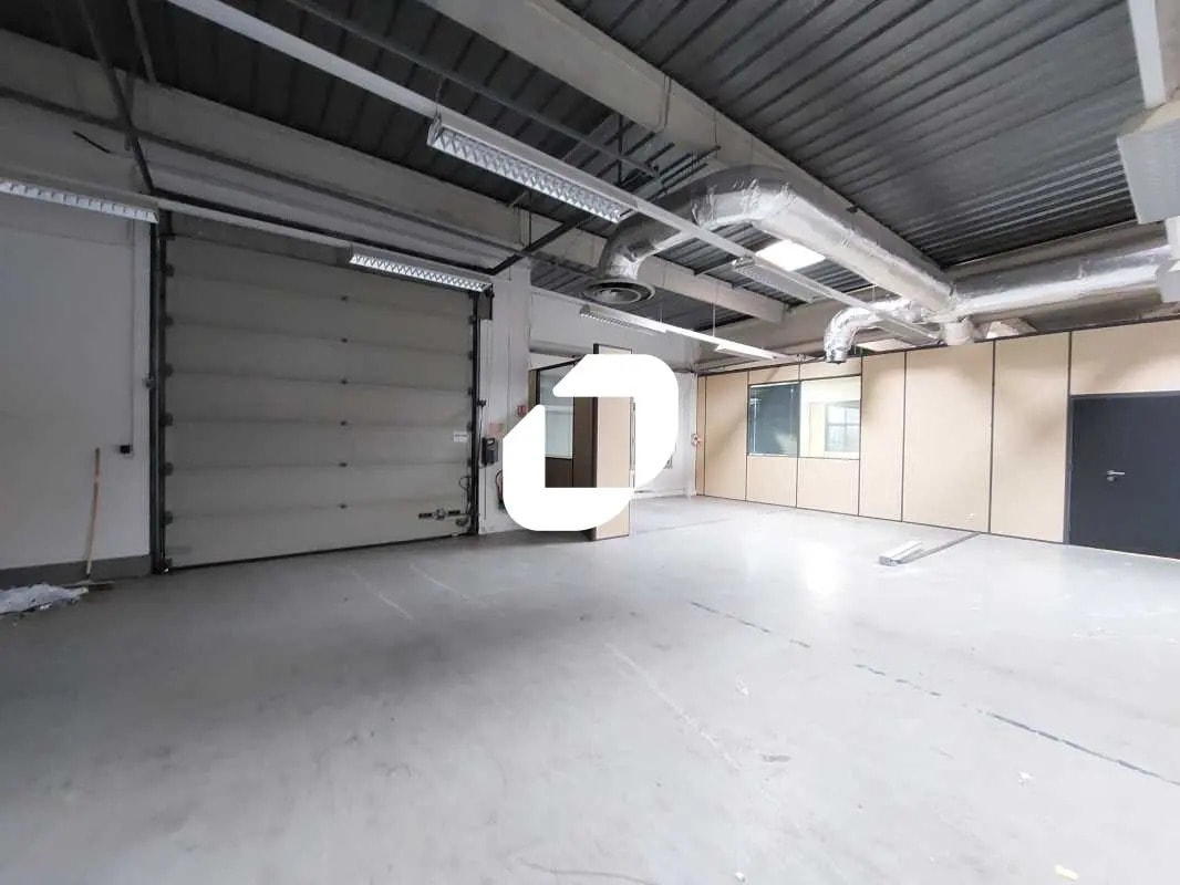 Flex in Trappes for lease Interior Photo- Image 1 of 9