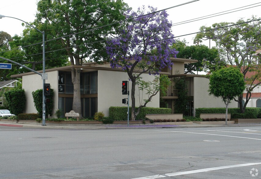 850 E Chapman Ave, Orange, CA à louer - Photo du bâtiment - Image 2 de 36