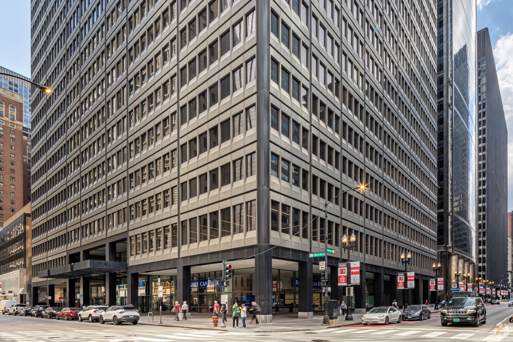 33 W Monroe St, Chicago, IL for lease Building Photo- Image 1 of 22