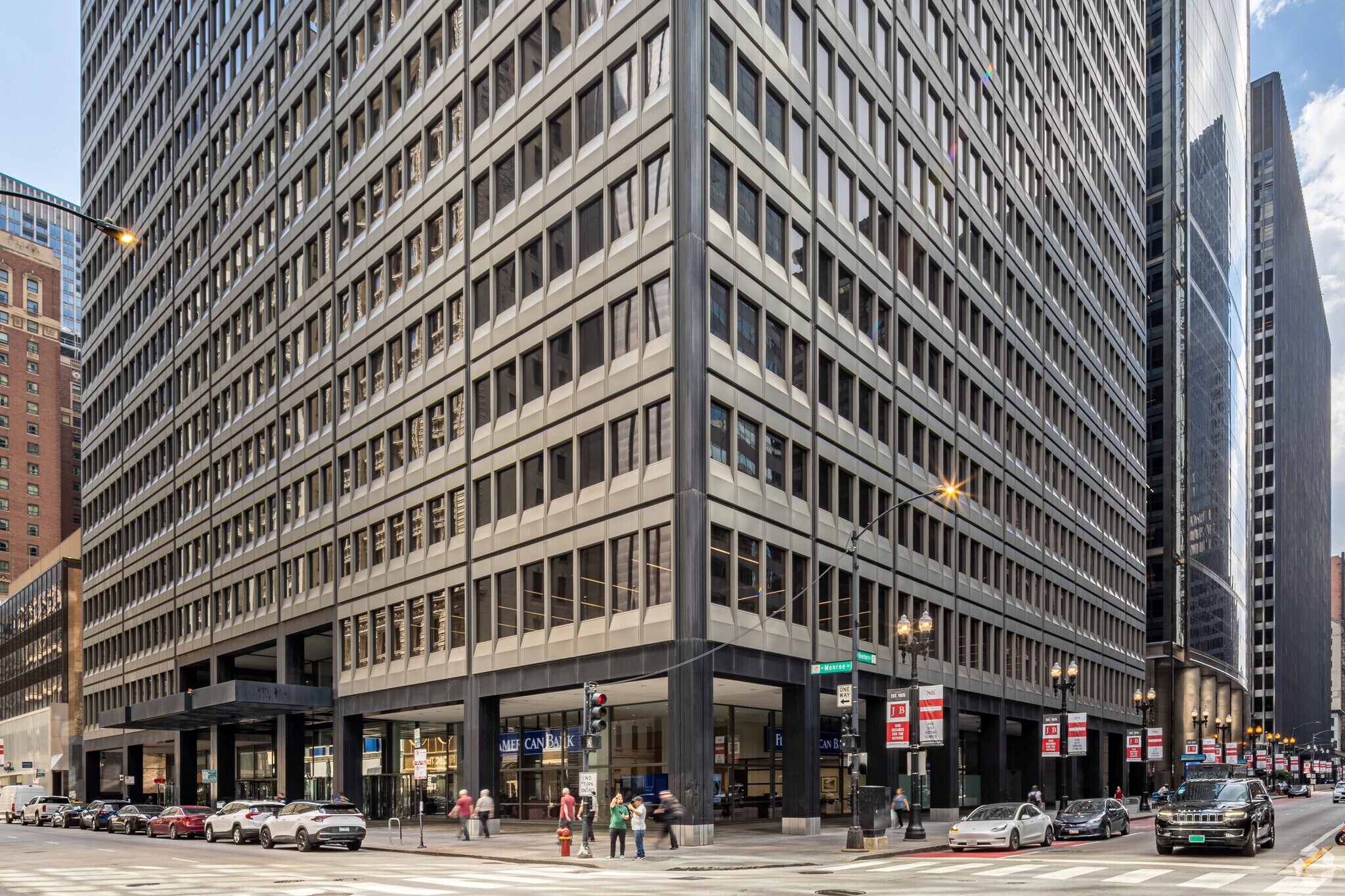 33 W Monroe St, Chicago, IL à louer Photo du bâtiment- Image 1 de 22