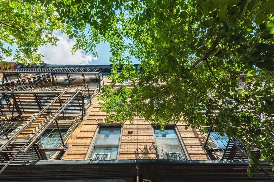 555 Gates Ave, Brooklyn, NY à vendre - Photo du bâtiment - Image 2 de 39