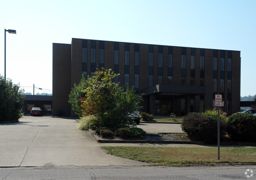 611 7th Ave, Huntington, WV à louer - Photo du bâtiment - Image 2 de 6