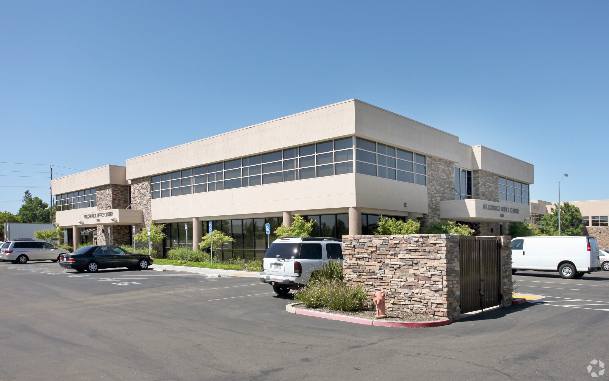 1901 W Kettleman Ln, Lodi, CA à louer Photo principale- Image 1 de 10