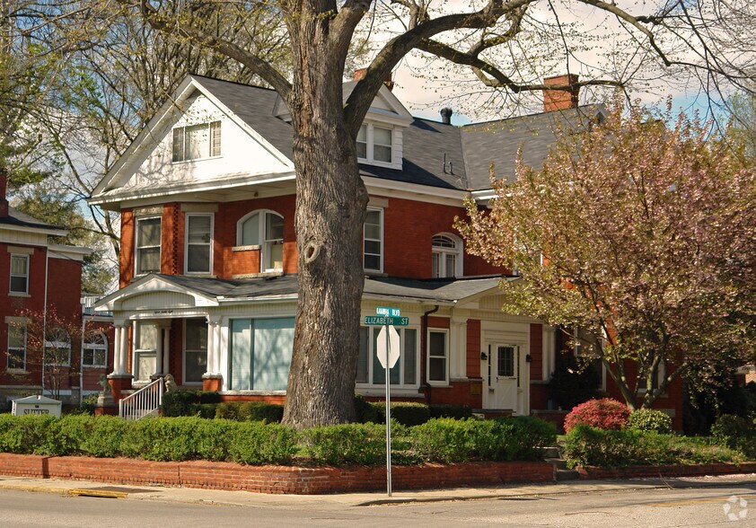 1598 kanawha Blvd E, Charleston, WV à vendre - Photo du bâtiment - Image 2 de 2