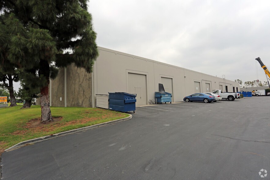 955-969 N Eckhoff St, Orange, CA à louer - Photo du bâtiment - Image 3 de 14