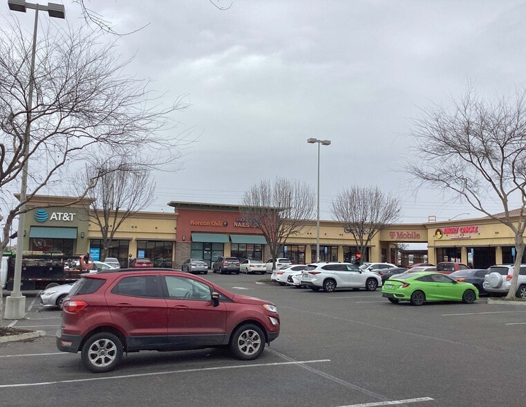 SWC Mooney Blvd & Prosperity Ave, Tulare, CA à louer - Photo du bâtiment - Image 2 de 7