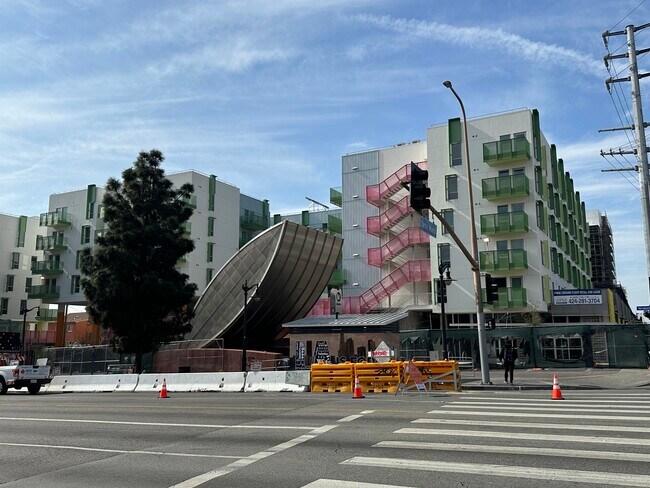 More details for 1021 N Vermont Ave, Los Angeles, CA - Retail for Lease