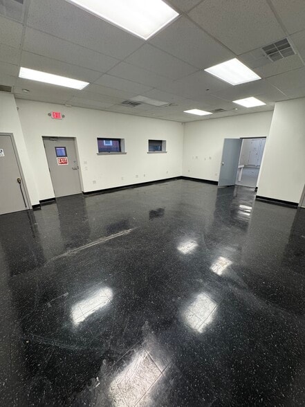 76-78 Hampshire St, Cambridge, MA for lease - Interior Photo - Image 3 of 11