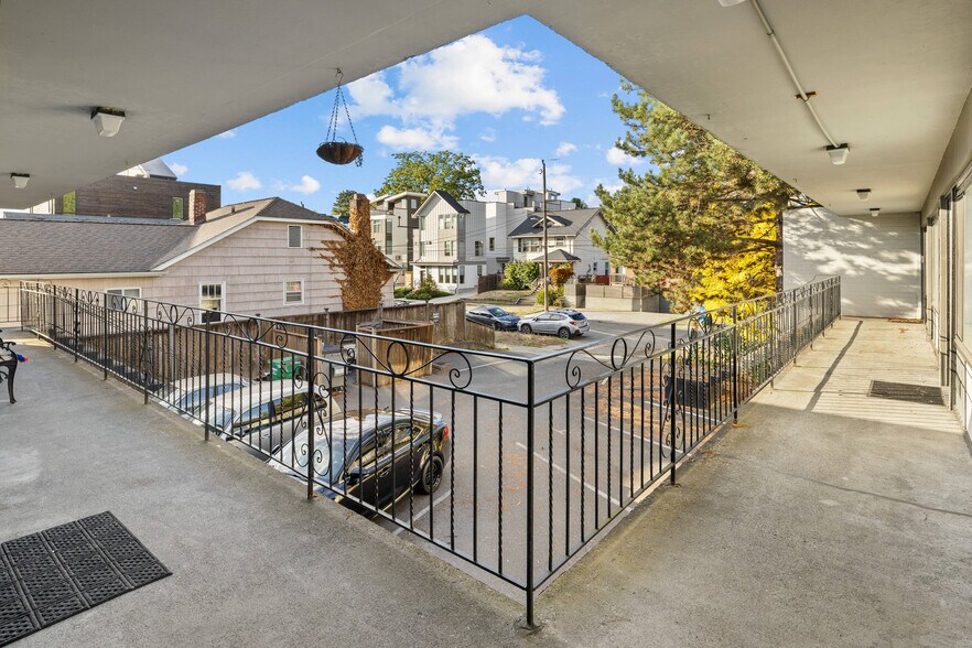 801 NW 54th St, Seattle, WA à vendre - Photo du bâtiment - Image 2 de 10