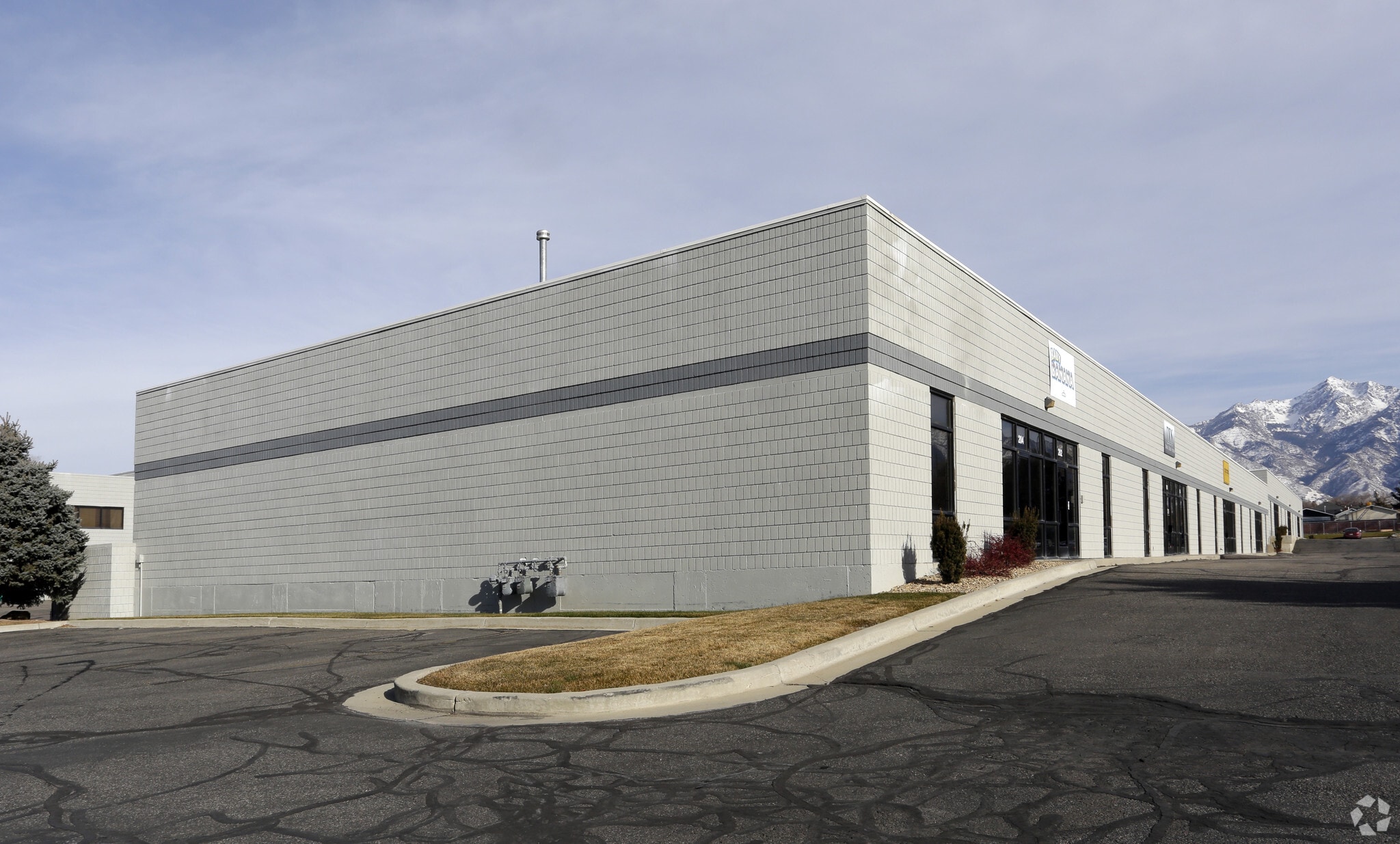 162-204 Cottage Ave, Sandy, UT for lease Primary Photo- Image 1 of 4