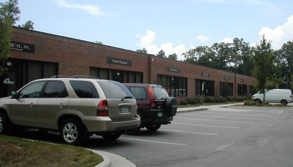400 Dominion Dr, Morrisville, NC for lease - Building Photo - Image 2 of 3