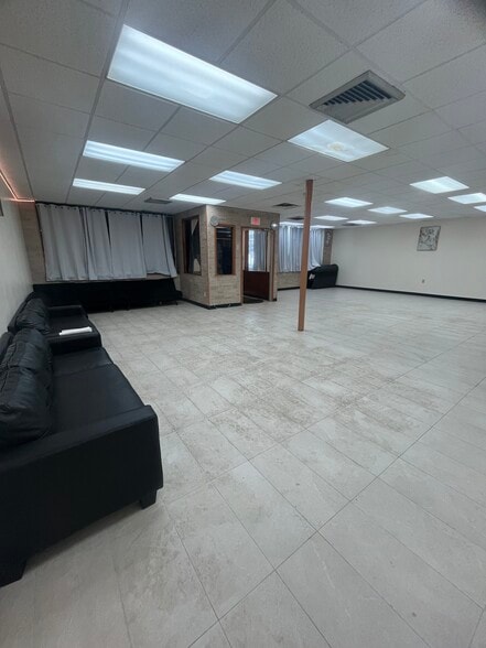 87 Cleveland Dr, Buffalo, NY à louer - Photo intérieure - Image 3 de 7