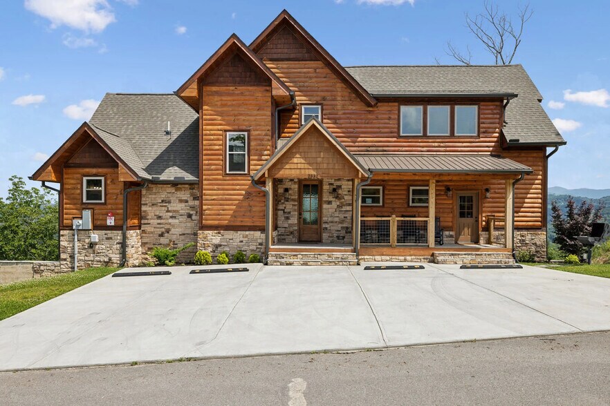 18 Unit Cabin Portfolio portefeuille de 15 propriétés à vendre sur LoopNet.ca - Photo du bâtiment - Image 1 de 25