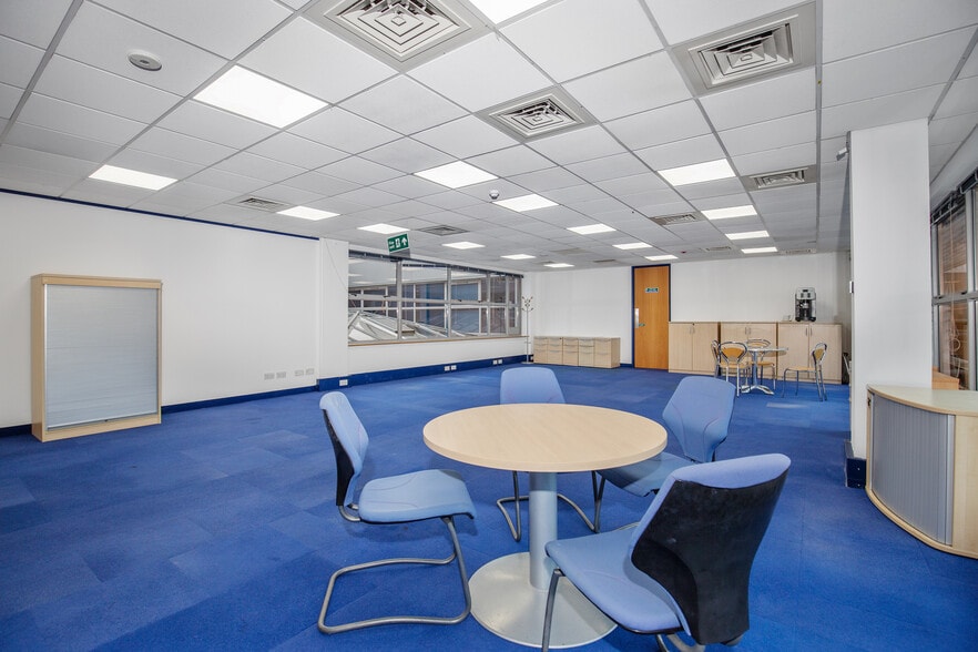 55 Station Rd, Beaconsfield à louer - Photo intérieure - Image 2 de 7