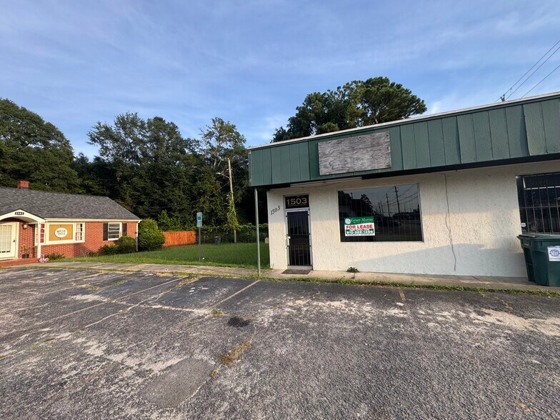 1501-1505 Hope Mills Rd, Fayetteville, NC à louer - Photo du bâtiment - Image 2 de 8