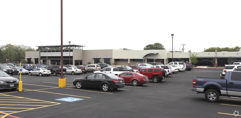 601-615 S IH-35, New Braunfels, TX for lease - Building Photo - Image 1 of 4