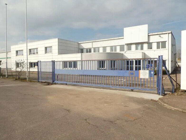 Industriel dans Ennery à louer - Photo du bâtiment - Image 1 de 6