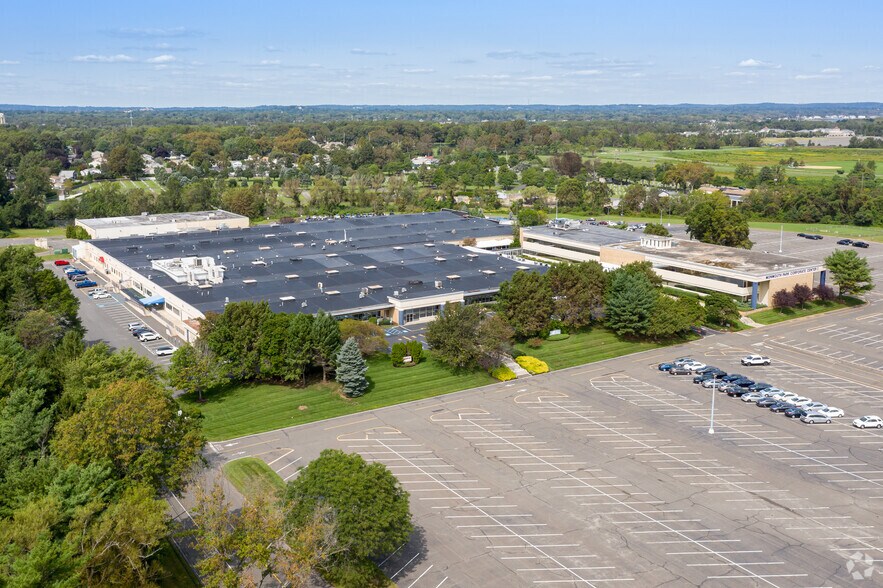 185 State Highway 36, West Long Branch, NJ for lease - Building Photo - Image 3 of 4