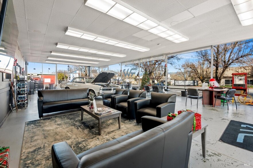 1120 S State St, Ukiah, CA à vendre - Photo intérieure - Image 2 de 3