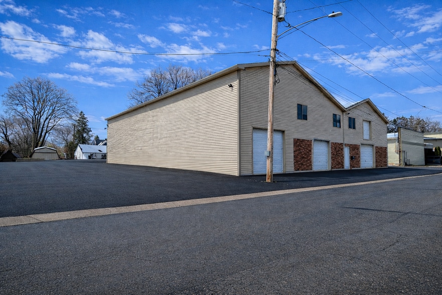 1105 Catalyn St, Schenectady, NY à vendre - Photo du bâtiment - Image 2 de 16