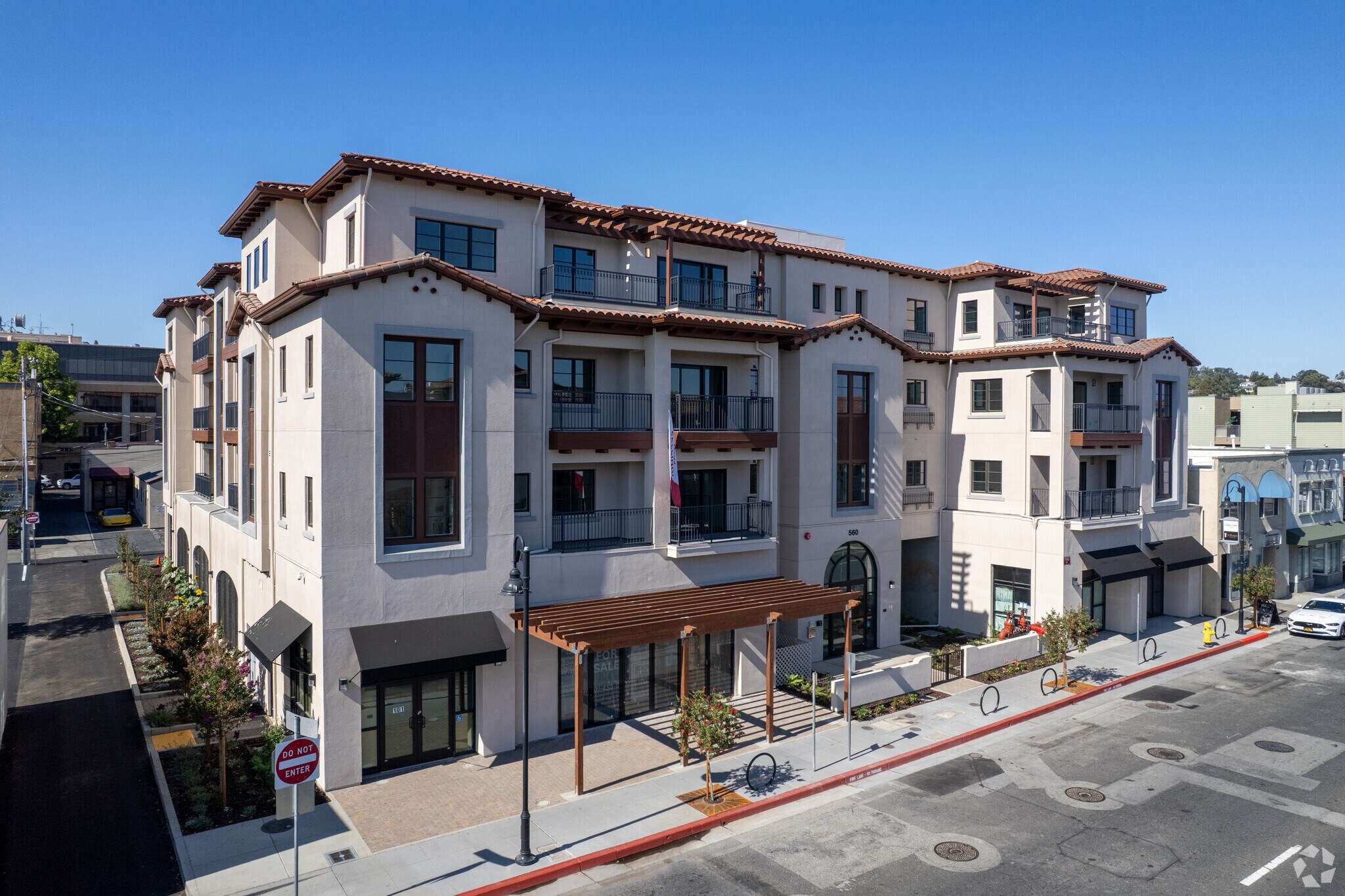 552-560 El Camino Real, San Carlos, CA à vendre Photo du bâtiment- Image 1 de 10