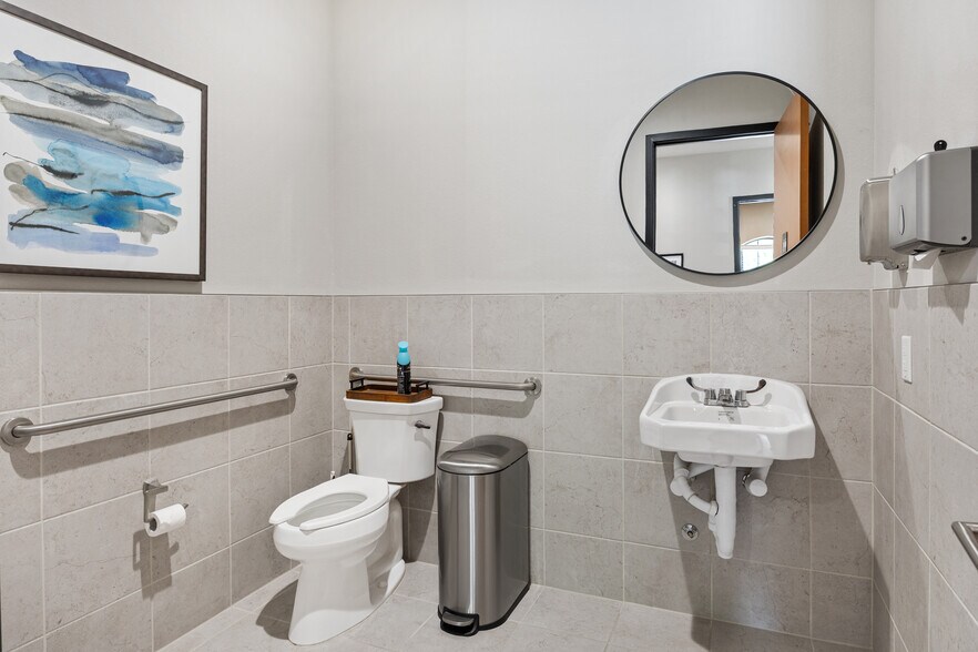 1707 E Beltline Rd, Coppell, TX à vendre - Photo du bâtiment - Image 2 de 40