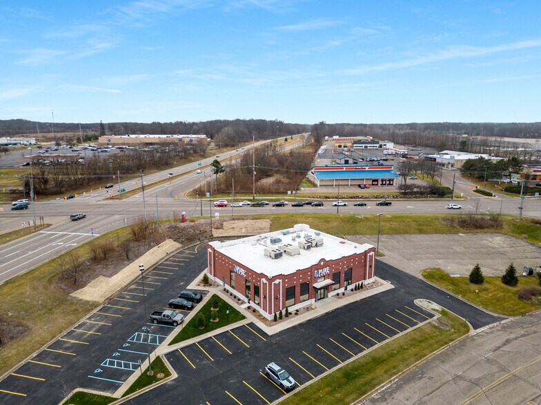 5775 Beckley Rd, Battle Creek, MI à louer - Photo du bâtiment - Image 2 de 9
