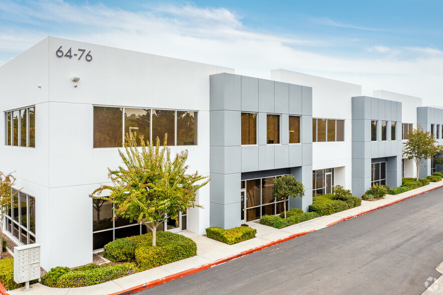 64-76 Maxwell, Irvine, CA for lease - Primary Photo - Image 1 of 20