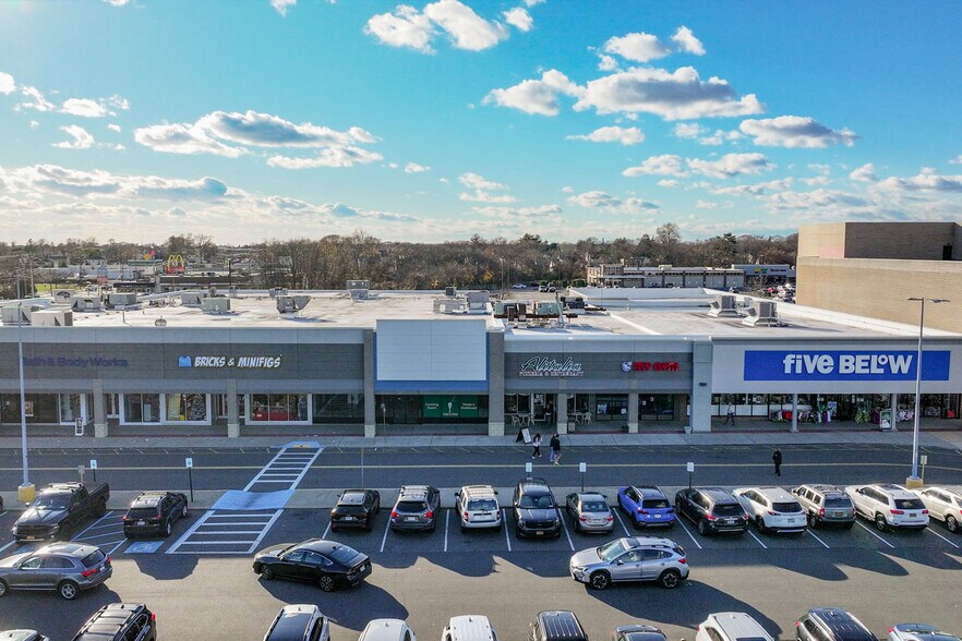 825-895 W Montauk Hwy, West Babylon, NY à louer - Photo du bâtiment - Image 3 de 8