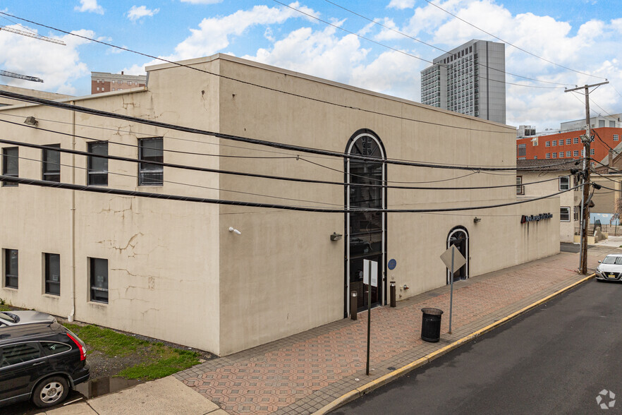 New Street Portfolio portefeuille de 2 propriétés à vendre sur LoopNet.ca - Photo principale - Image 1 de 1