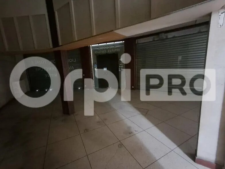 Retail in Montluçon for lease - Interior Photo - Image 2 of 6