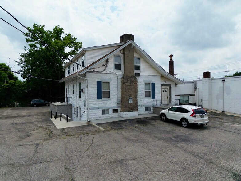 7020-7028 Plainfield Rd, Cincinnati, OH for lease - Building Photo - Image 2 of 20