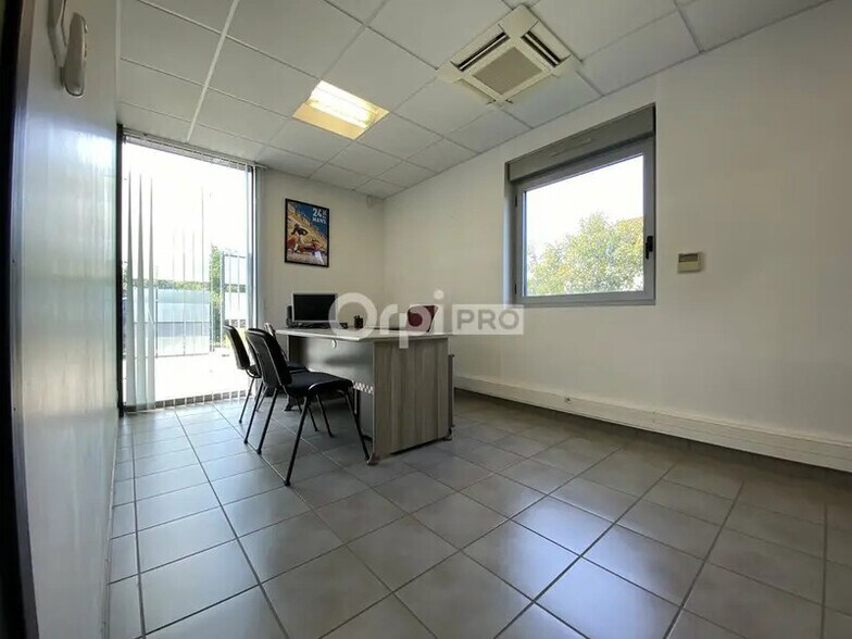 Office in Craponne for lease - Interior Photo - Image 3 of 6