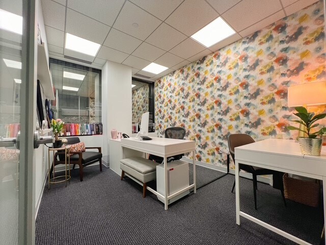 17 S Briar Hollow Ln, Houston, TX à louer - Photo intérieure - Image 3 de 15