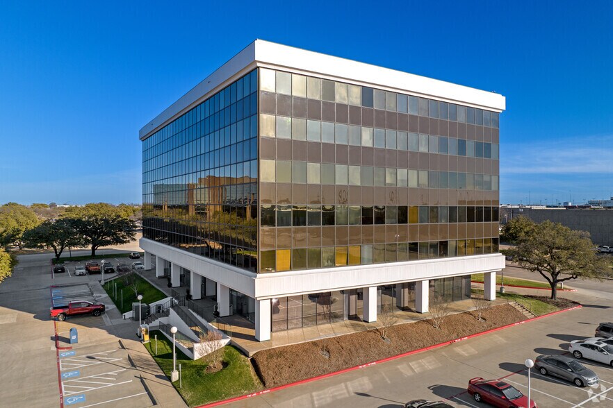 2225 E Randol Mill Rd, Arlington, TX à louer - Photo du bâtiment - Image 2 de 25