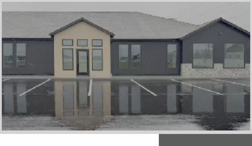 3915 Crestwood Ln, Idaho Falls, ID à louer - Photo du bâtiment - Image 2 de 6