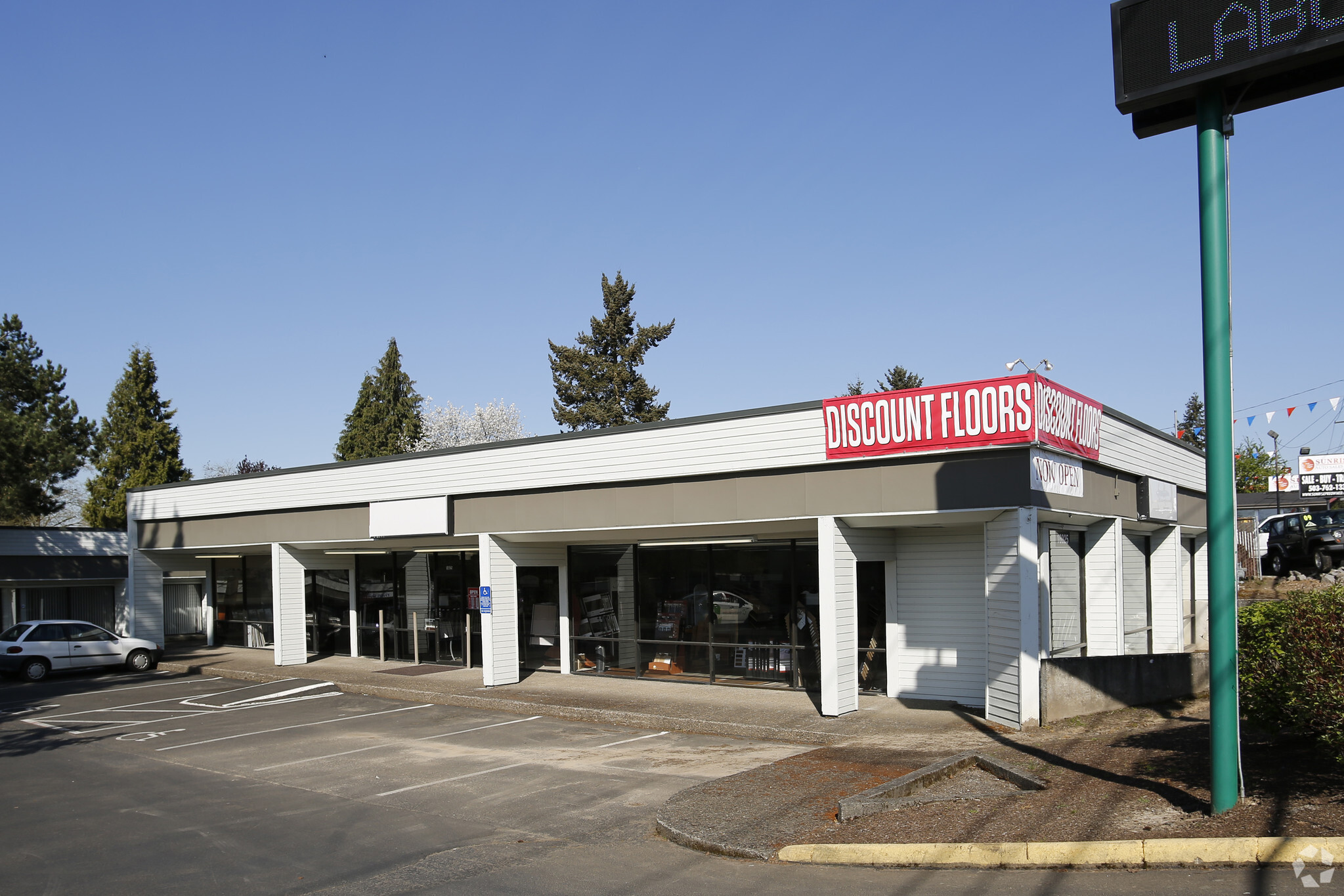 16025-16111 SE McLoughlin Blvd, Milwaukie, OR for sale Primary Photo- Image 1 of 1