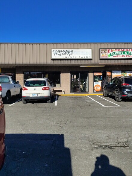 1071-1087 Huntingdon Ave, Waterbury, CT à louer - Photo du bâtiment - Image 2 de 7