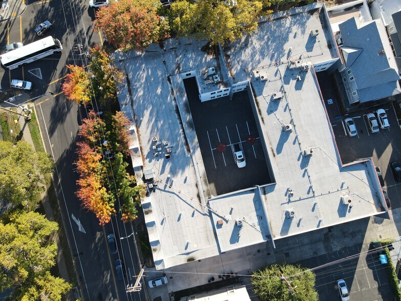 930 Alhambra Blvd, Sacramento, CA à louer - Photo du bâtiment - Image 3 de 20