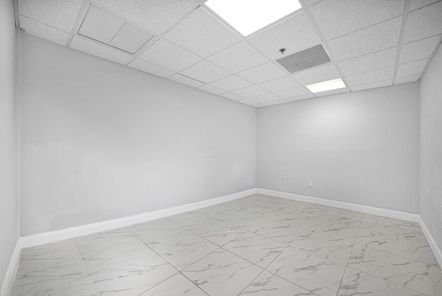 12550 Biscayne Blvd, North Miami, FL for sale - Interior Photo - Image 3 of 151