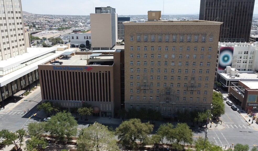 300-310 N Mesa St, El Paso, TX à louer - Photo du bâtiment - Image 3 de 12