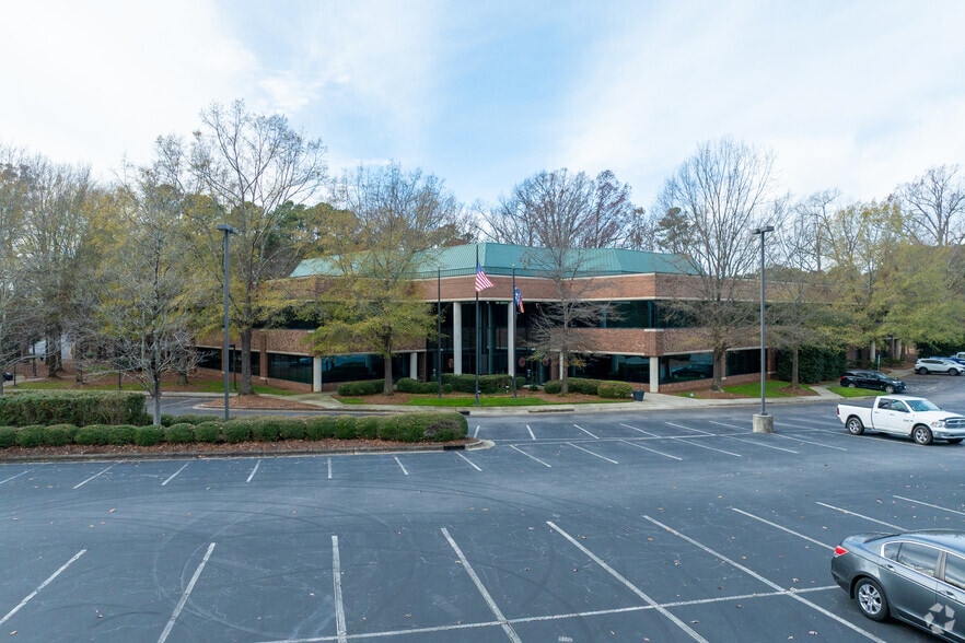 3128 Highwoods Blvd, Raleigh, NC à louer - Photo principale - Image 1 de 6