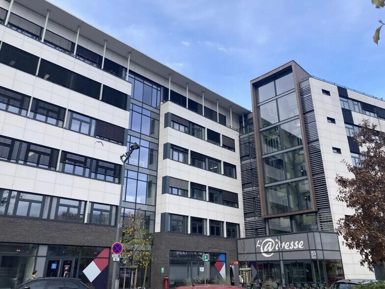 51 Ter Rue De Saint-Cyr, Lyon à louer - Photo du bâtiment - Image 1 de 9