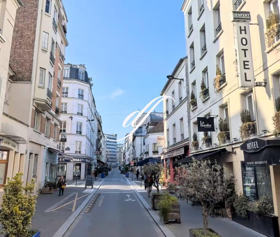 Retail in Paris for lease Building Photo- Image 1 of 2